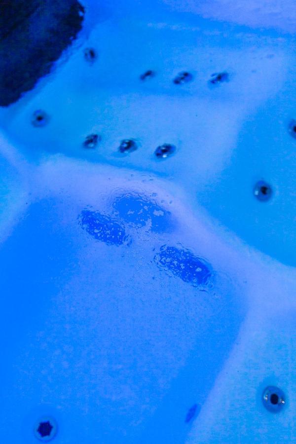 דירות איקסיה Flyviewflatsgold Privatehottub With Seaview מראה חיצוני תמונה